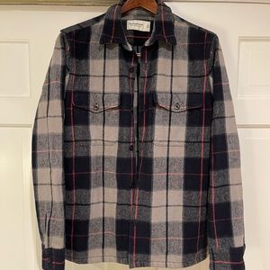 Men’s size M Abercrombie & Fitch blue/ gray plaid Flannel Shirt Jacket. EUC.